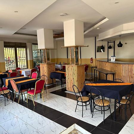 Anna Gold Hotel Kigali Buitenkant foto