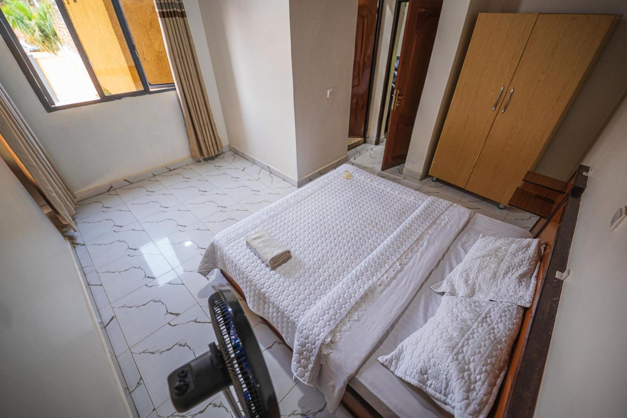 Anna Gold Hotel Kigali Buitenkant foto