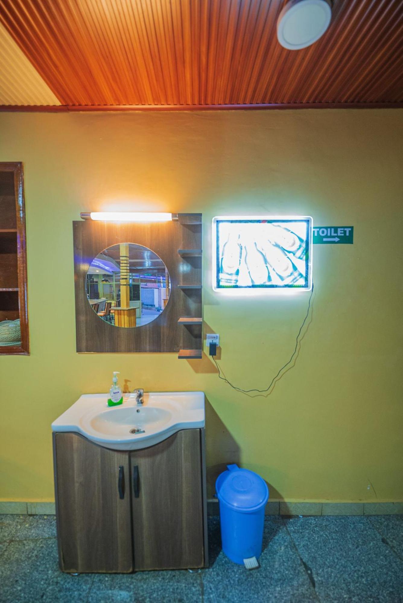 Anna Gold Hotel Kigali Buitenkant foto